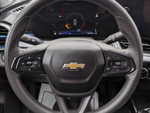 Used 2024 Chevrolet Trax LT FWD image 13