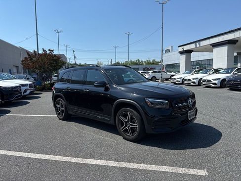 Certified 2024 Mercedes-Benz GLB 250 4MATIC w/ AMG Night Package image 3
