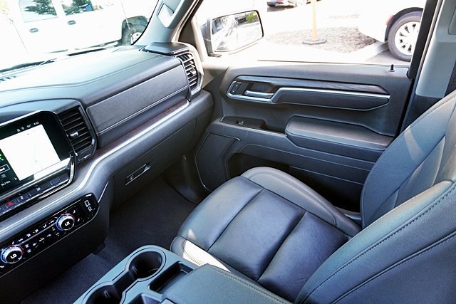 Used 2025 GMC Sierra 1500 SLT AWD/4WD image 36
