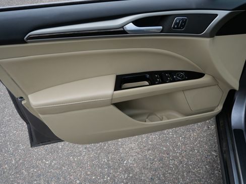 Used 2014 Ford Fusion SE w/ Equipment Group 202A FWD image 20