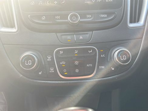 Used 2022 Chevrolet Malibu LT w/ Leather Package FWD image 19