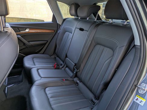 Used 2023 Audi Q5 2.0T Premium w/ Convenience Package image 31
