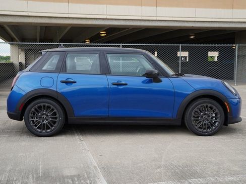 New 2025 MINI Cooper 4-Door Hardtop image 3