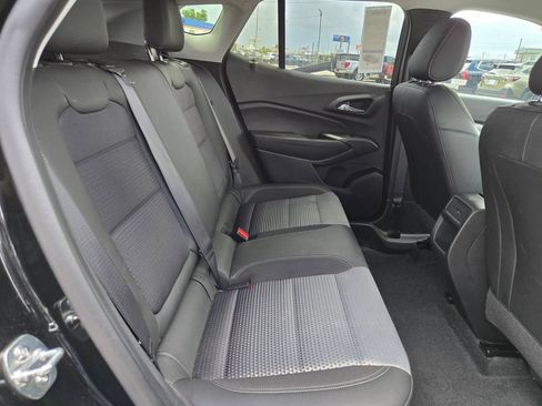 Used 2025 Chevrolet Trax LT w/ LT Convenience Package FWD image 29