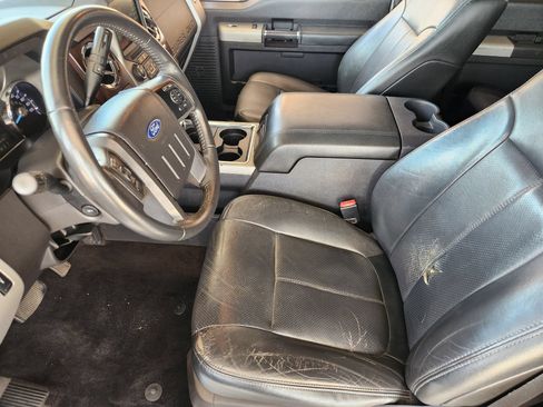 Used 2015 Ford F250 Lariat w/ Lariat Interior Package AWD/4WD image 13