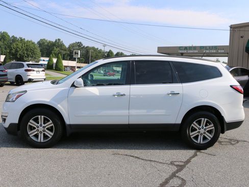 Used 2016 Chevrolet Traverse LT FWD image 2