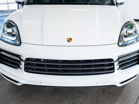 Used 2023 Porsche Cayenne Platinum Edition image 15