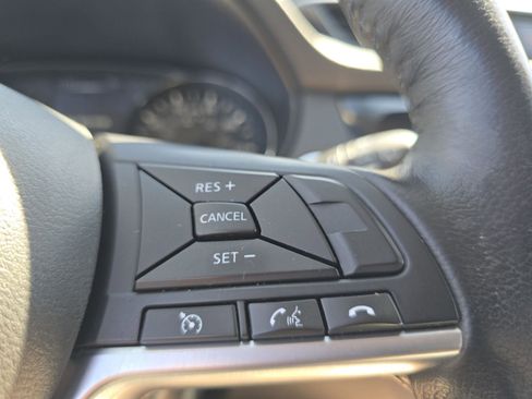 Used 2017 Nissan Rogue SL AWD/4WD image 27
