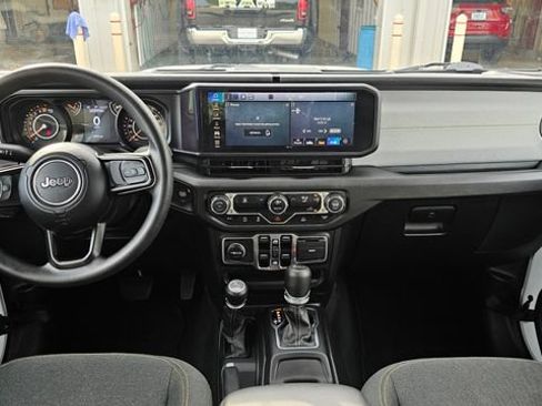 Used 2026 Jeep Gladiator Sport AWD/4WD image 12