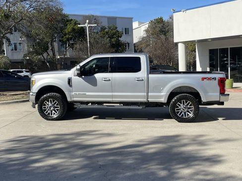 Used 2019 Ford F250 Lariat w/ Lariat Value Package image 3