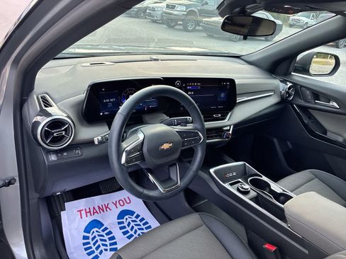 Used 2026 Chevrolet Equinox LT w/ Convenience Package II FWD image 10