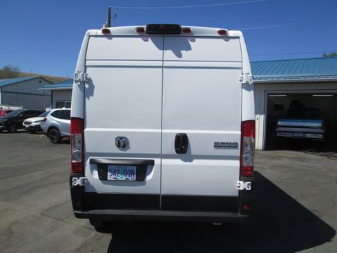 Used 2026 RAM ProMaster 2500 w/ Convenience Group FWD image 3
