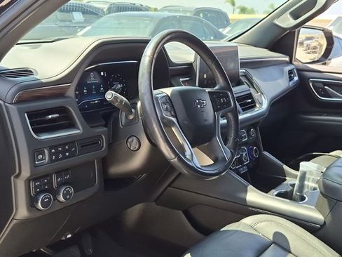 Used 2022 Chevrolet Tahoe Z71 w/ Luxury Package AWD/4WD image 8