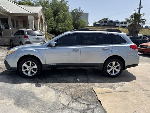 Used 2013 Subaru Outback 2.5i Premium AWD/4WD image 6