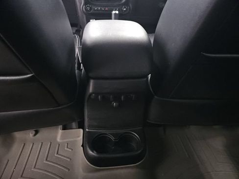 Used 2014 Jeep Wrangler Unlimited Sahara AWD/4WD image 38
