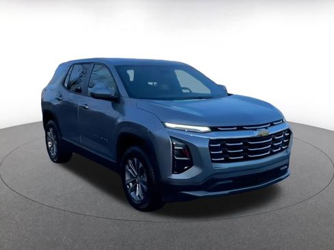 Used 2025 Chevrolet Equinox LT image 3