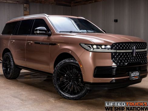 Used 2025 Lincoln Navigator Black Label image 1