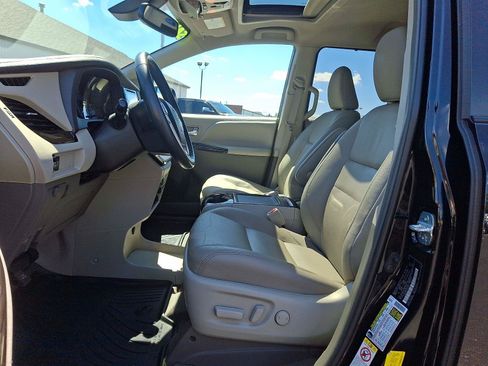 Used 2019 Toyota Sienna XLE AWD/4WD image 13