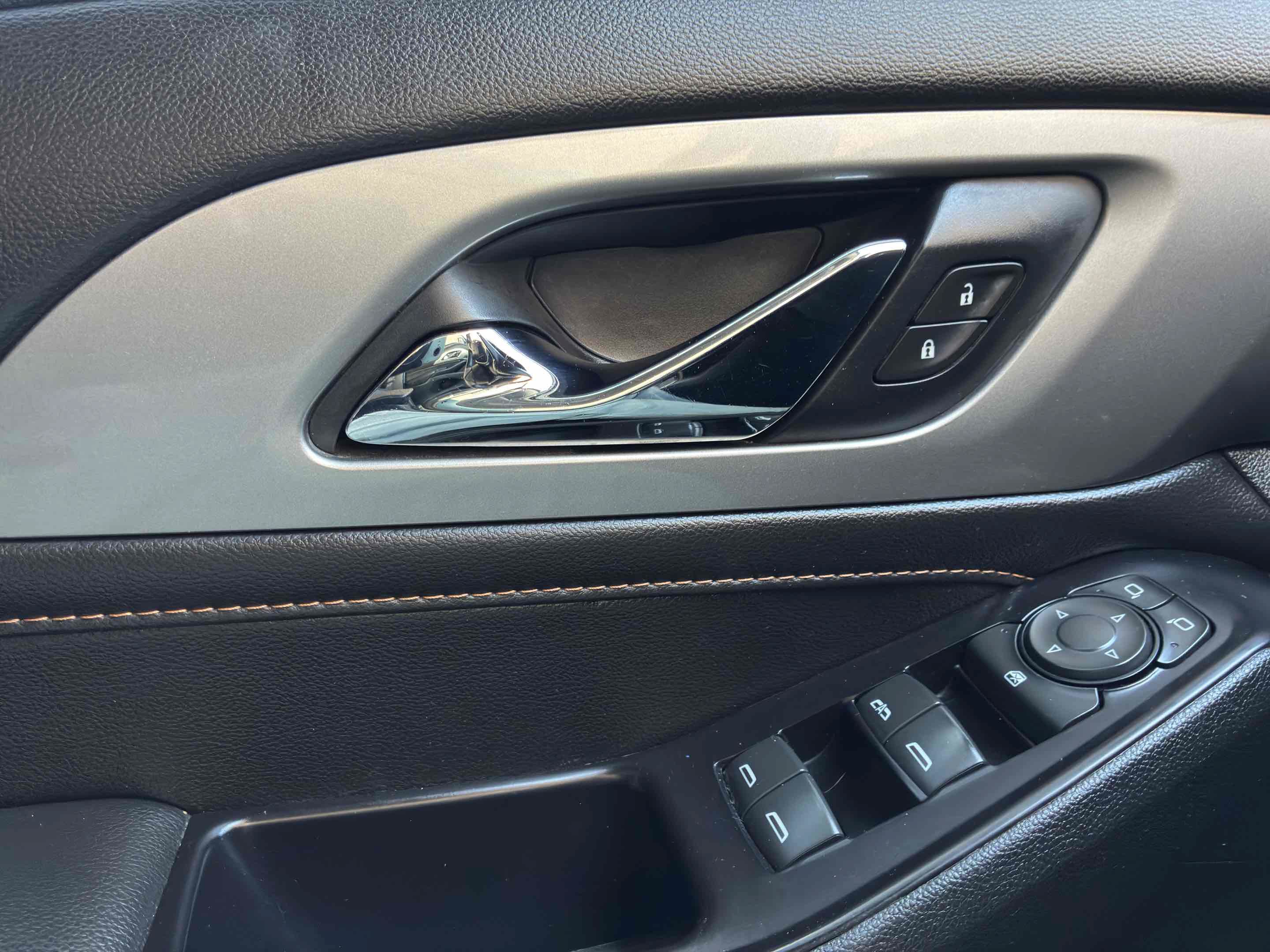 Used 2019 Chevrolet Traverse LT FWD image 33