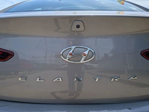 Used 2020 Hyundai Elantra SEL w/ Winter Weather Package FWD image 13