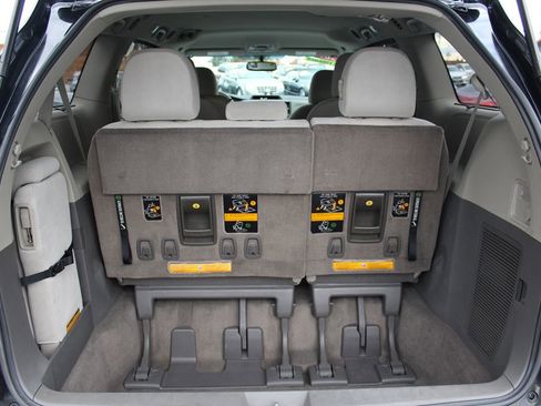 Used 2012 Toyota Sienna LE image 31