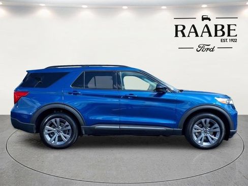 Used 2022 Ford Explorer XLT w/ Equipment Group 202A AWD/4WD image 8