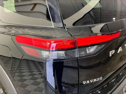 Certified 2025 Nissan Pathfinder S image 41