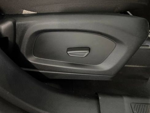 Used 2020 Ford Explorer XLT AWD/4WD image 24