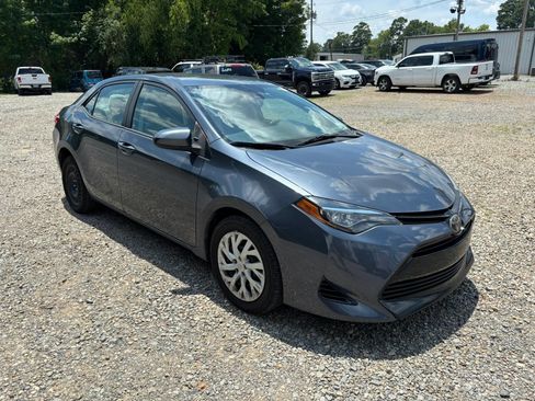 Used 2017 Toyota Corolla LE FWD image 6