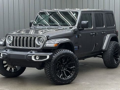 Used 2025 Jeep Wrangler Unlimited Sahara w/ Safety Group image 1