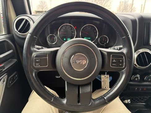 Used 2018 Jeep Wrangler Unlimited Sahara image 32