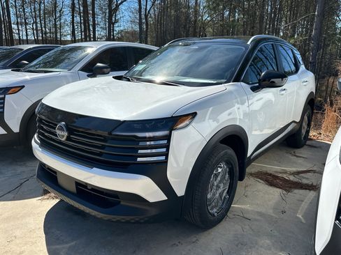 New 2026 Nissan Kicks SV image 1