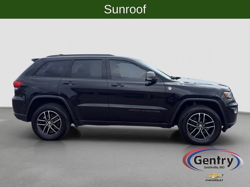 Used 2018 Jeep Grand Cherokee Trailhawk AWD/4WD image 7