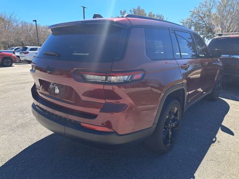 Used 2023 Jeep Grand Cherokee L Laredo image 6