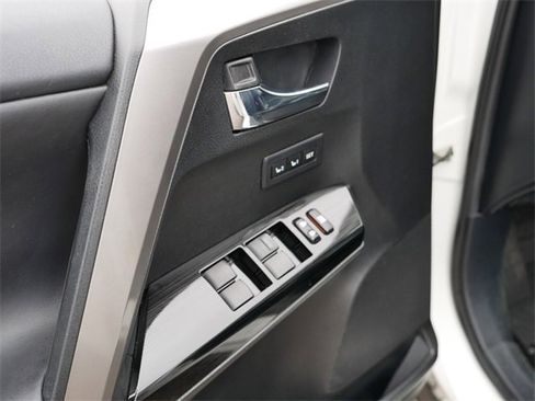 Used 2016 Toyota RAV4 Limited image 15