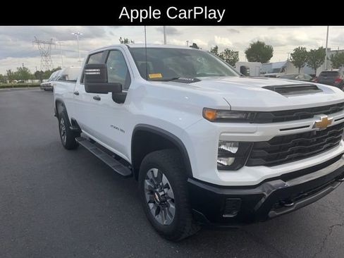 Used 2024 Chevrolet Silverado 2500 Custom w/ Custom Value Package image 3
