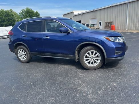 Used 2018 Nissan Rogue SV w/ Premium Package AWD/4WD image 2