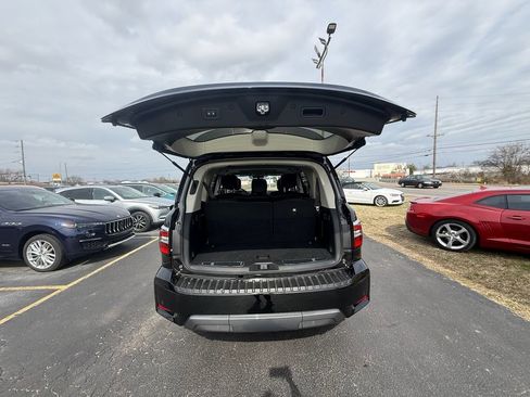Used 2024 Nissan Armada Platinum image 5