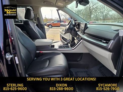 Used 2024 Kia Carnival LX image 32