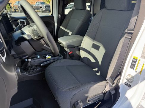 New 2025 Jeep Gladiator Sport image 15