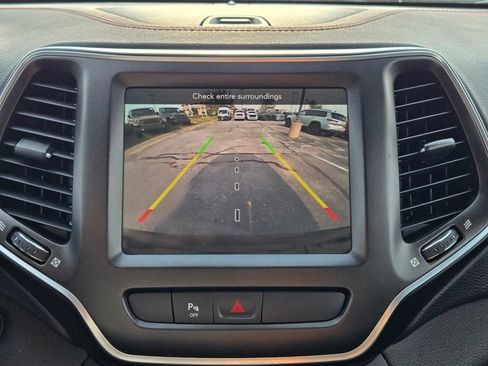 Used 2019 Jeep Cherokee Trailhawk AWD/4WD image 22