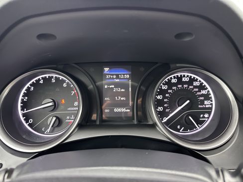 Used 2023 Toyota Camry SE image 12