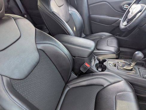 Used 2021 Jeep Cherokee Latitude Plus image 10