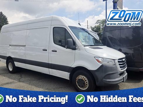 Used 2020 Freightliner Sprinter 3500 RWD image 1