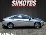 Used 2024 Hyundai Elantra SEL image 2