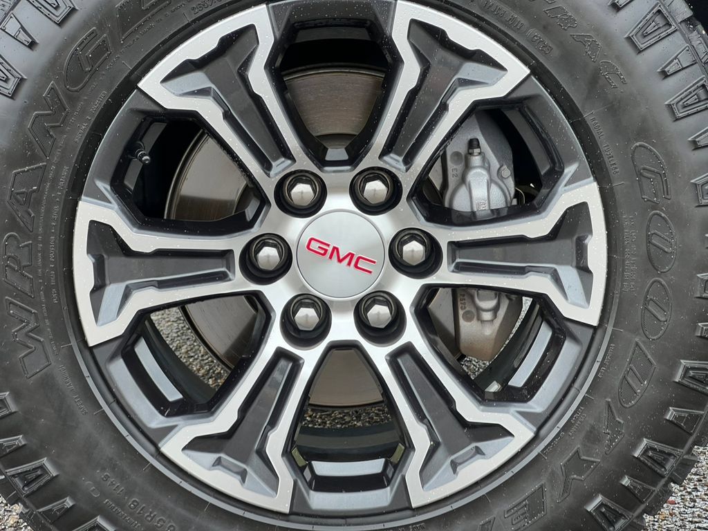 Used 2023 GMC Canyon AT4 AWD/4WD image 11
