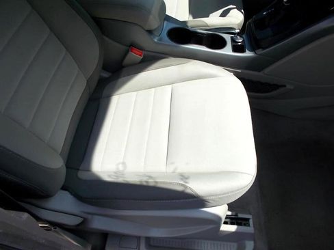 Used 2015 Ford Escape SE image 19