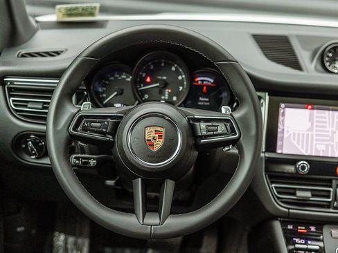 Certified 2025 Porsche Macan image 14