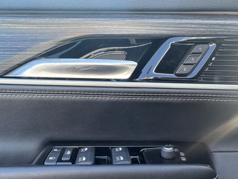 Used 2024 Jeep Wagoneer L Series II w/ Flexible Seating Group image 15