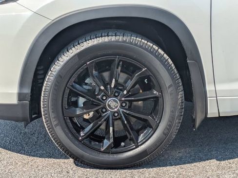 Used 2019 Toyota Highlander Limited AWD/4WD image 11
